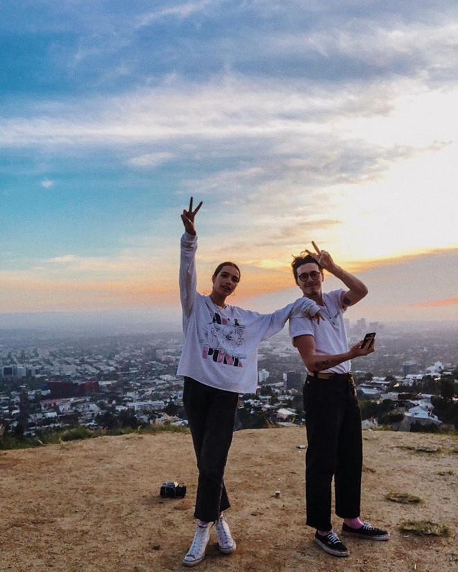 Những khoảnh khắc tình tứ của Brooklyn Beckham và bạn gái hơn tuổi-3