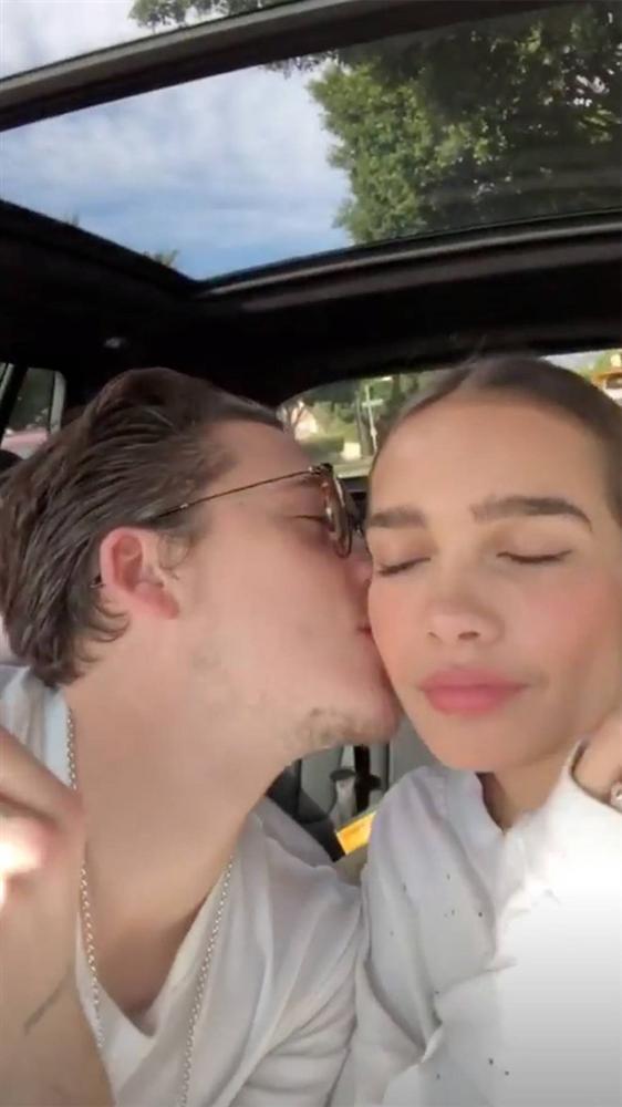 Những khoảnh khắc tình tứ của Brooklyn Beckham và bạn gái hơn tuổi-5