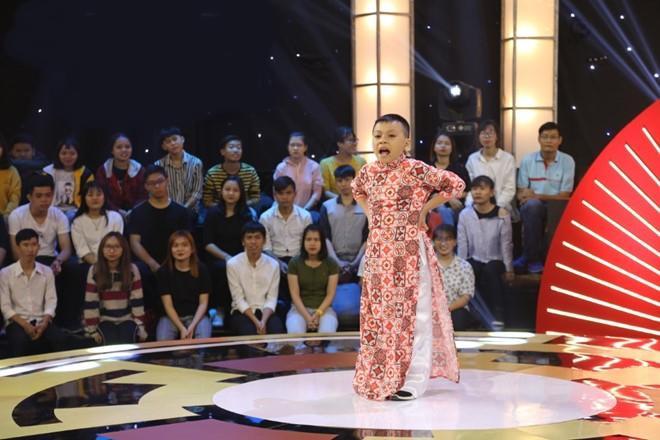 Cô gái với gương mặt bất biến Kim Hoàng tái xuất, lại hạ gục Trấn Thành, Trường Giang chỉ bằng một câu hát-4