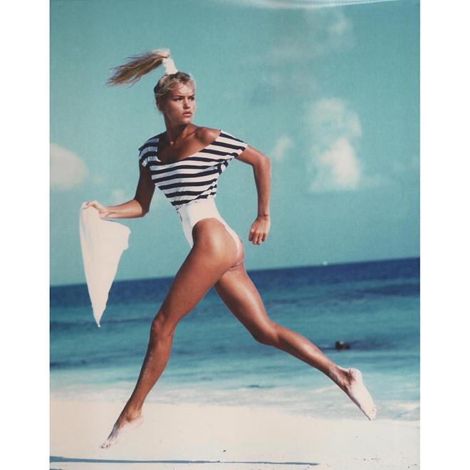 Mẹ của Gigi Hadid sở hữu thân hình gợi cảm ở độ tuổi U60-9