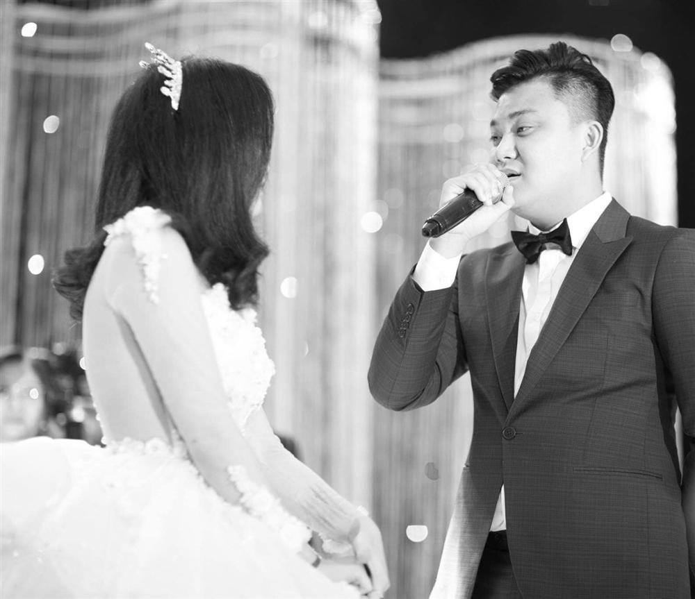 Hình ảnh chưa lên sóng trong đám cưới Vân Navy ở Hà Nội: Chị gái lặng khóc nhìn em hạnh phúc về nhà chồng-13
