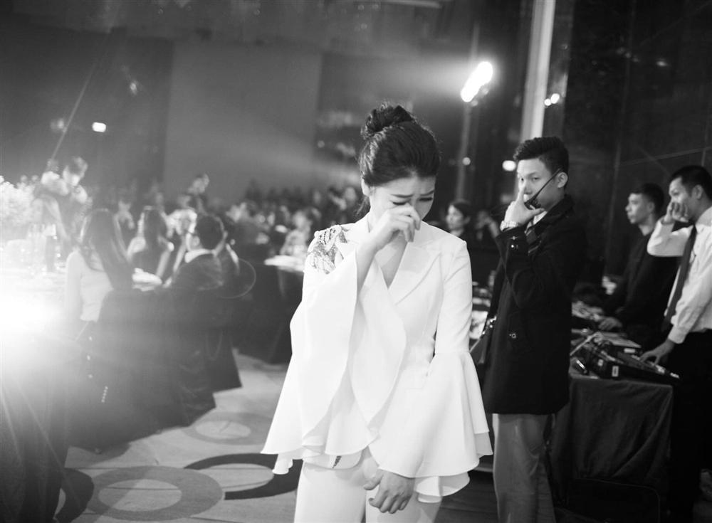 Hình ảnh chưa lên sóng trong đám cưới Vân Navy ở Hà Nội: Chị gái lặng khóc nhìn em hạnh phúc về nhà chồng-6