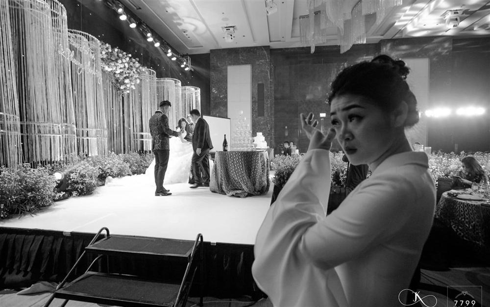 Hình ảnh chưa lên sóng trong đám cưới Vân Navy ở Hà Nội: Chị gái lặng khóc nhìn em hạnh phúc về nhà chồng-7