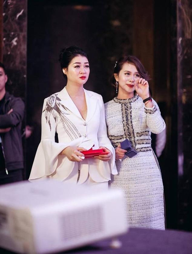 Hình ảnh chưa lên sóng trong đám cưới Vân Navy ở Hà Nội: Chị gái lặng khóc nhìn em hạnh phúc về nhà chồng-8