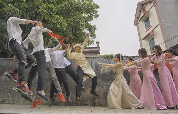 Tung clip ăn hỏi cắt ghép siêu lầy, Theanh28 khiến dân mạng bật cười: Thánh chế lấy vợ phải khác người thường-6