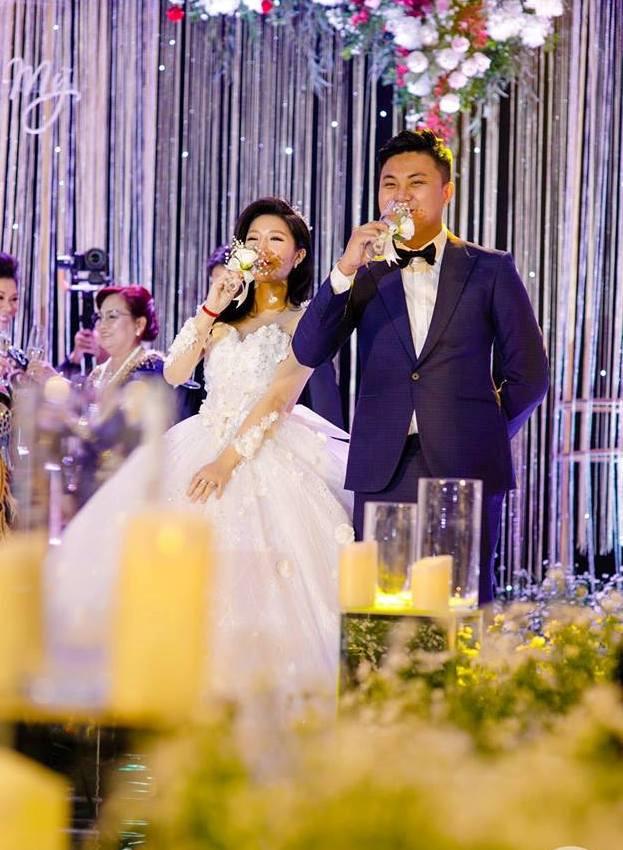 Hình ảnh chưa lên sóng trong đám cưới Vân Navy ở Hà Nội: Chị gái lặng khóc nhìn em hạnh phúc về nhà chồng-3