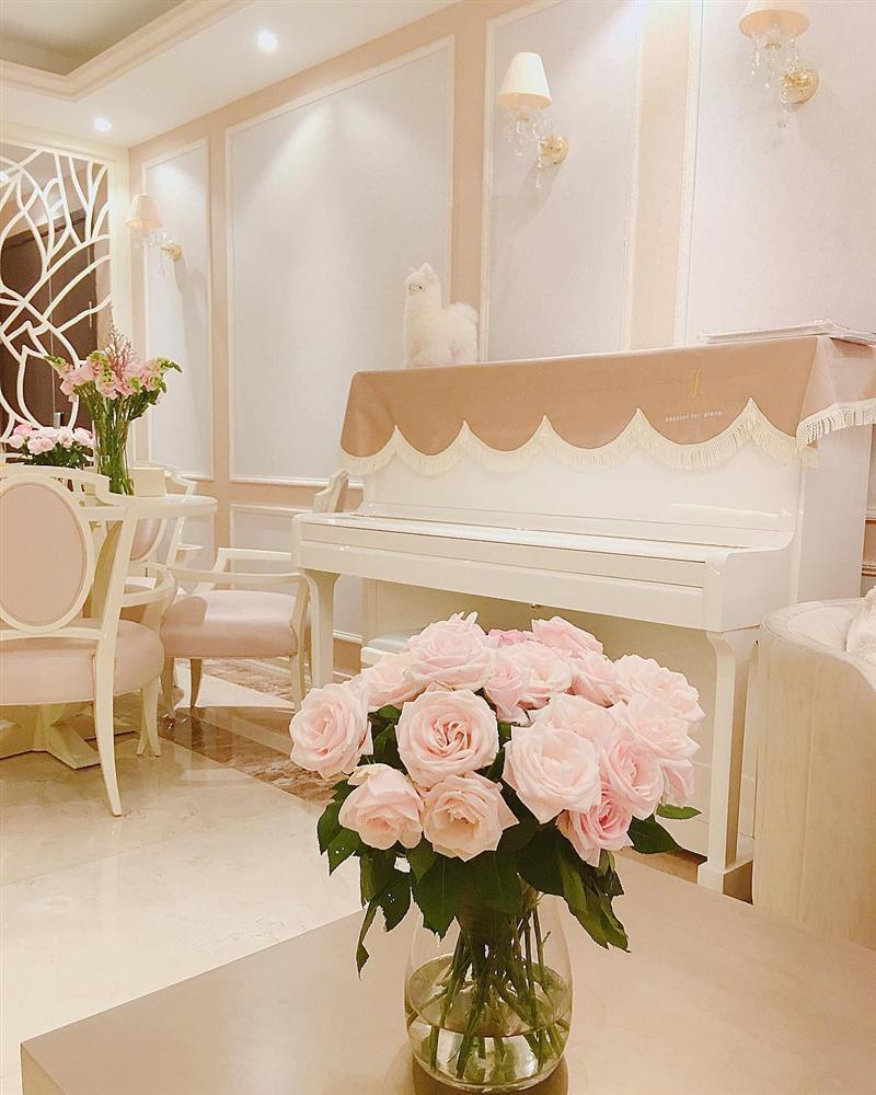 Phạm Hương vừa khoe ảnh giường chiếu, fan dáo dác mừng tủi vì tưởng bở chị Tổng hồi quê-9