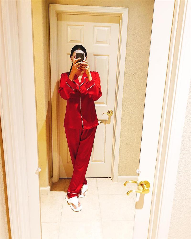 Phạm Hương vừa khoe ảnh giường chiếu, fan dáo dác mừng tủi vì tưởng bở chị Tổng hồi quê-1