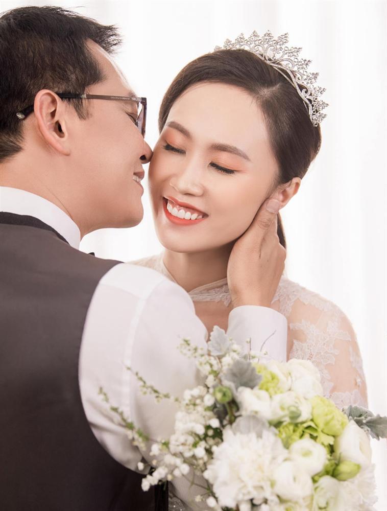 NSND Trung Hiếu hạnh phúc bên cô dâu kém 19 tuổi trong bộ ảnh cưới-1
