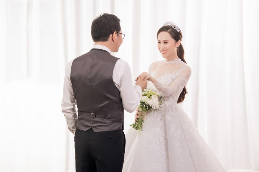 NSND Trung Hiếu hạnh phúc bên cô dâu kém 19 tuổi trong bộ ảnh cưới-2