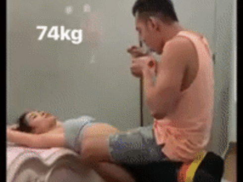 Nâng người nặng 74kg 'dễ như bỡn', đây là bí kíp giúp Phương Trinh Jolie sở hữu vòng 3 gần 1m