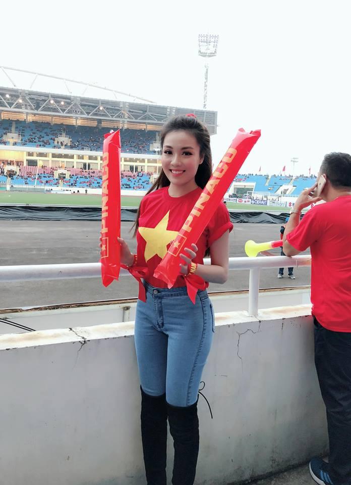 Khoe vòng 3 tròn đầy trong phòng tập, nữ giảng viên xinh đẹp khiến người xem trầm trồ: Không làm người mẫu hơi phí-12