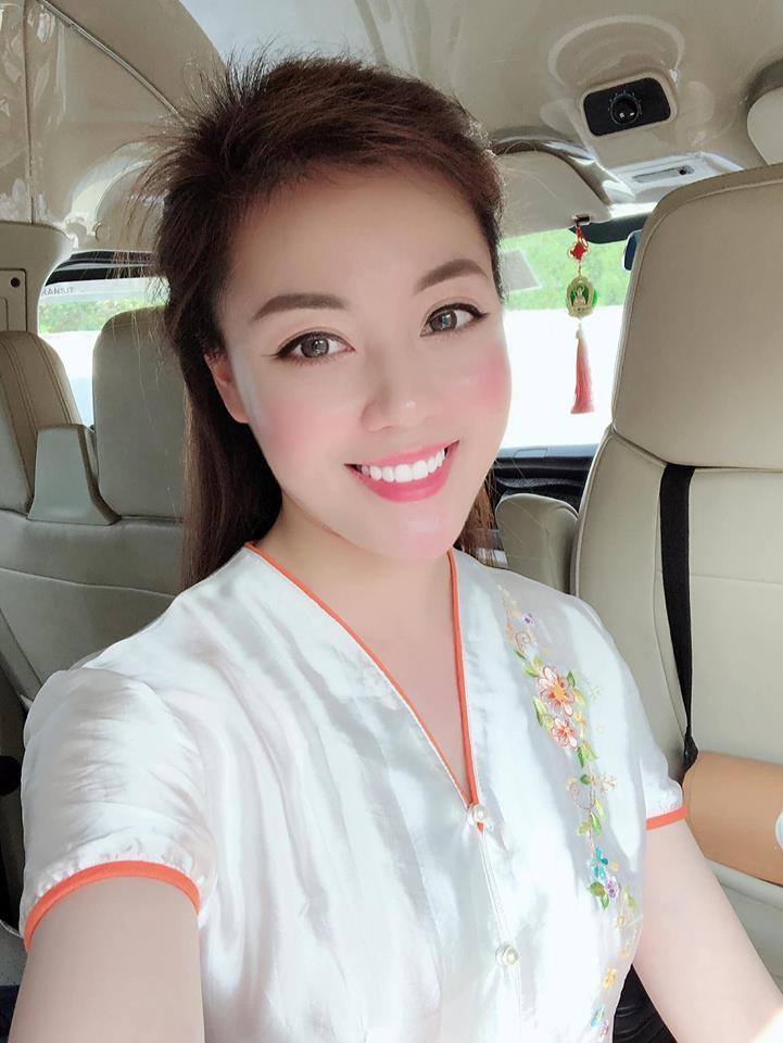 Khoe vòng 3 tròn đầy trong phòng tập, nữ giảng viên xinh đẹp khiến người xem trầm trồ: Không làm người mẫu hơi phí-13