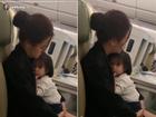 Single mom khổ lắm ai ơi: Hình ảnh Phạm Quỳnh Anh co ro ôm con gái trên máy bay gây xúc động mạnh