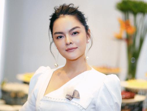 Single mom khổ lắm ai ơi: Hình ảnh Phạm Quỳnh Anh co ro ôm con gái trên máy bay gây xúc động mạnh-1