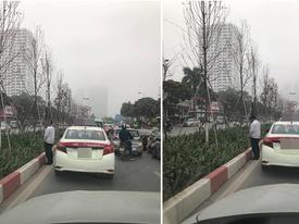 Hình ảnh diễn ra trên đường phố Hà Nội khiến tất cả 'nóng mắt' Hình ảnh diễn ra trên đường phố Hà Nội khiến tất cả 'nóng mắt'