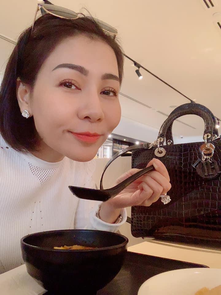 Hồ Ngọc Hà khoe chạy show xuyên Việt tất bật ngày cuối năm-10