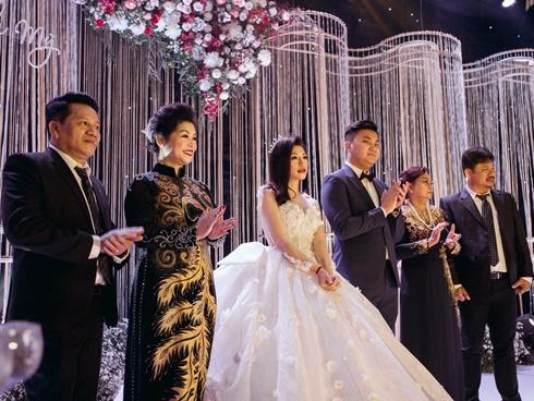 Vân Navy có xinh đẹp, tài giỏi cũng chẳng bằng một lời nhắc nhẹ của mẹ đến bà thông gia khiến con gái càng được yêu-7