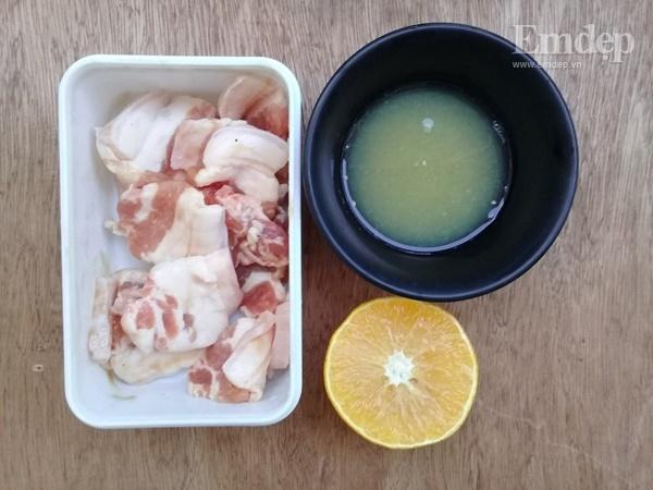 Lạ miệng món thịt rang cháy cạnh rim nước cam đưa cơm ngày lạnh-1