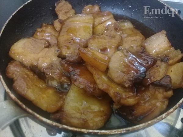 Lạ miệng món thịt rang cháy cạnh rim nước cam đưa cơm ngày lạnh-4