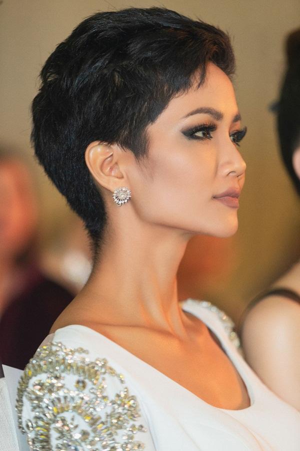H\'Hen Niê đứng đầu top 10 Hoa hậu đẹp nhất thế giới 2018 - 2sao
