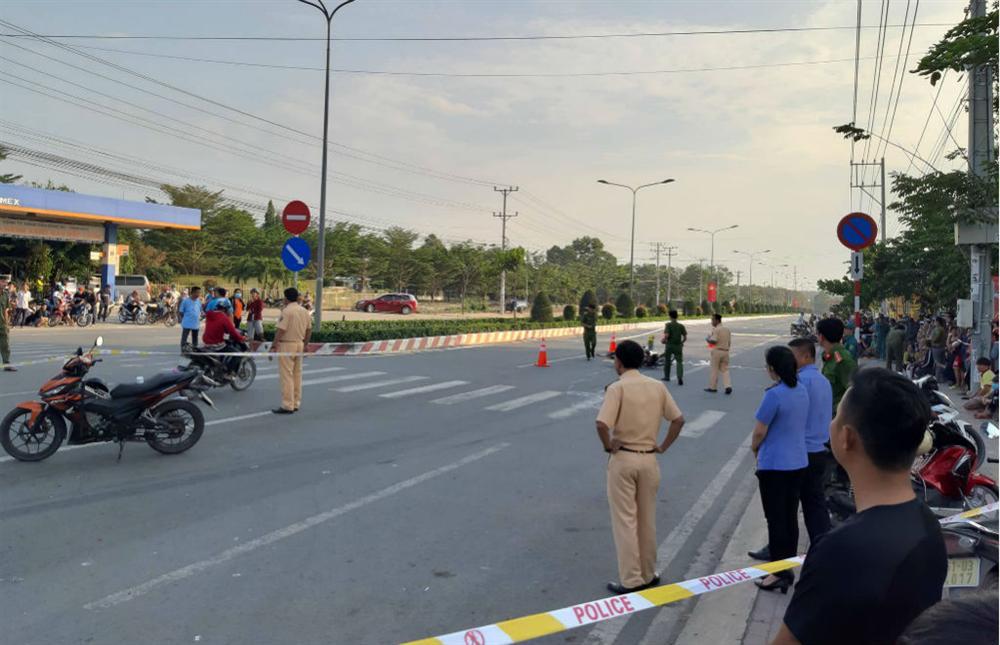 Đi rút tiền lương, 2 vợ chồng bị xe container cán chết thảm-1