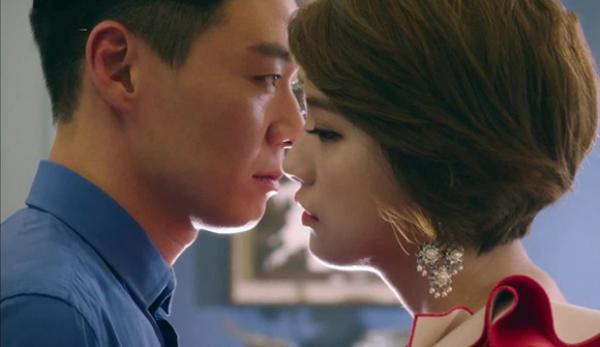 Bối rối khi hàng xóm là tình cũ, còn gạ gẫm muốn làm con giáp 13-1