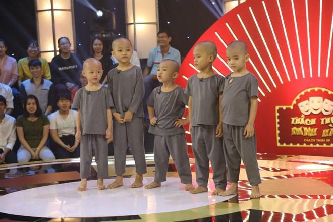 Giải thưởng chỉ có 150 triệu nhưng lần đầu tiên trong lịch sử, team 5 chú tiểu xuất sắc ẵm trọn 200 triệu ở Thách thức danh hài-1