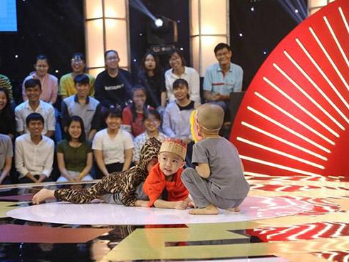 Giải thưởng chỉ có 150 triệu nhưng lần đầu tiên trong lịch sử, team 5 chú tiểu xuất sắc ẵm trọn 200 triệu ở Thách thức danh hài