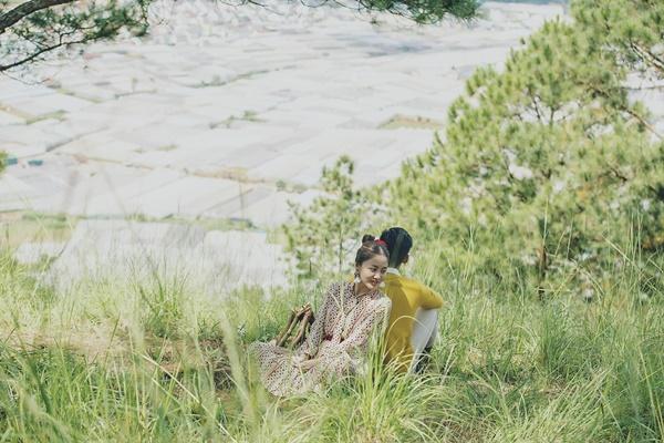 Văn Mai Hương gây tò mò khi khoe ảnh tình tứ với chàng trai giấu mặt-5