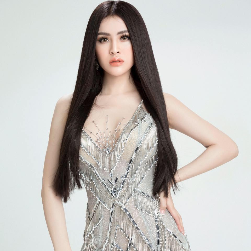 Sau ồn ào làm lố trên thảm đỏ Mai Vàng, Thư Dung nhắc mình: Cười thật tươi và sống nhân hậu-1