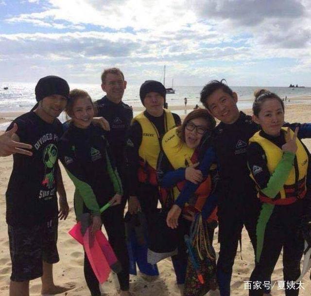 Cuộc sống như mơ của bà xã Châu Kiệt Luân: 1 tháng du lịch 2 lần, mua quà tặng chồng toàn tiền tỷ-13