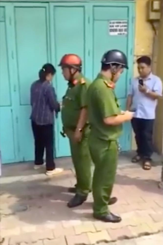 TPHCM: Người phụ nữ cầm búa đập xe Mercedes-Benz nói gì?-2