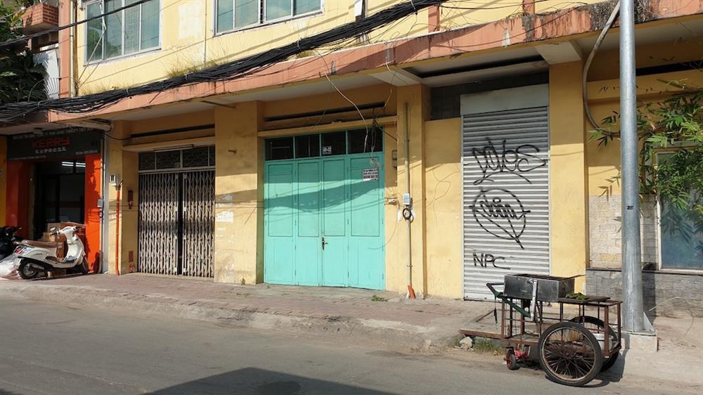 TPHCM: Người phụ nữ cầm búa đập xe Mercedes-Benz nói gì?-3