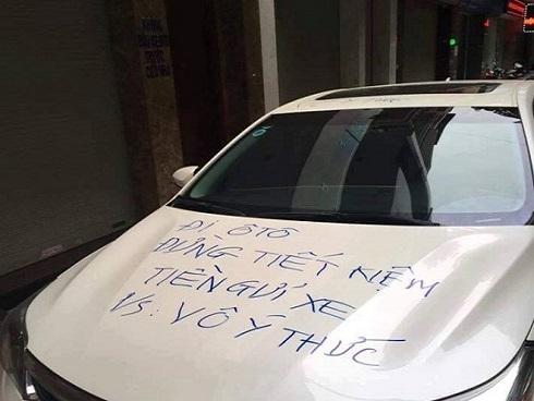 TPHCM: Người phụ nữ cầm búa đập xe Mercedes-Benz nói gì?-4