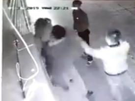 Điều tra nhóm thanh niên hành hung thiếu nữ ở Linh Đàm Điều tra nhóm thanh niên hành hung thiếu nữ ở Linh Đàm