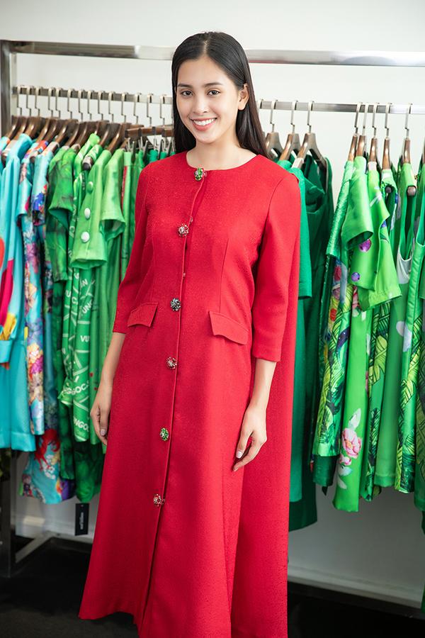 Hoa hậu Trần Tiểu Vy rất xinh nhưng gu thời trang thì cứ trồi sụt thất thường-10