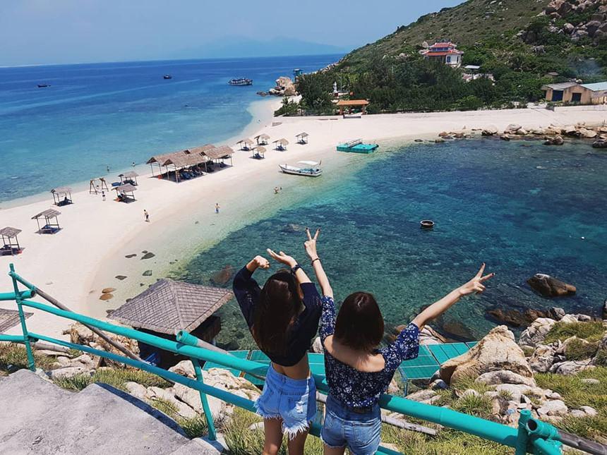 Hút mắt với 5 con đường giữa biển đẹp ngất ngây ở Việt Nam-4