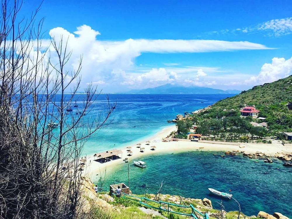 Hút mắt với 5 con đường giữa biển đẹp ngất ngây ở Việt Nam-5