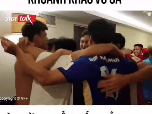 Clip không có trên truyền hình: Đội trưởng Hải 'Quế' và đồng đội hò hét ăn mừng khi tuyển Việt Nam lọt vòng 1/8
