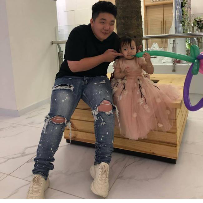 Nhan sắc có hạn nhưng xuất thân danh giá, em trai cô dâu sống trong lâu đài ở Nam Định được 1.000 cô gái làm điều lạ-6