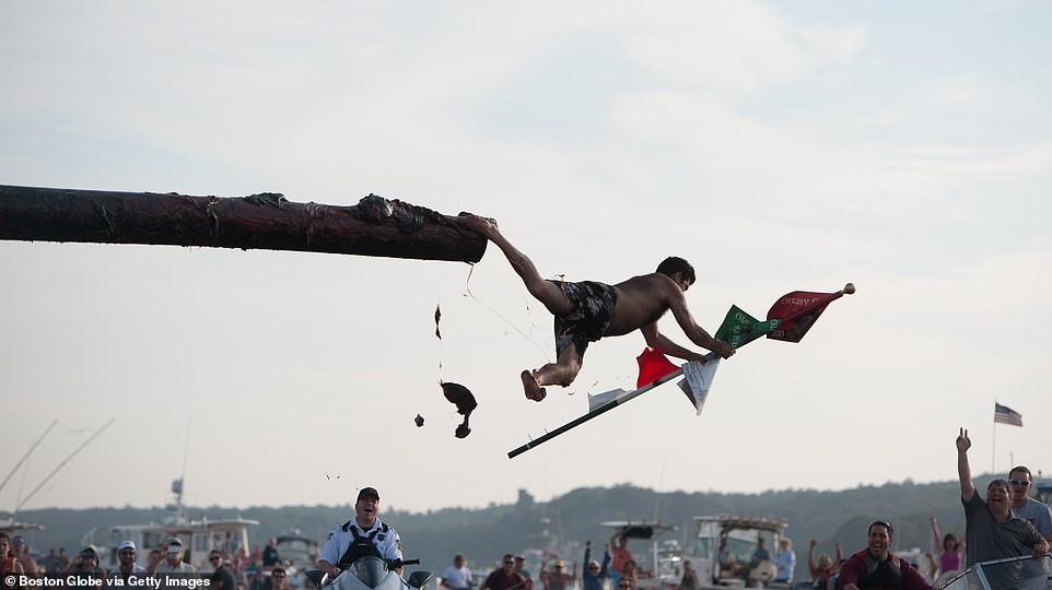 Cuộc chiến ném cam và 10 lễ hội quái đản nhất thế giới-6