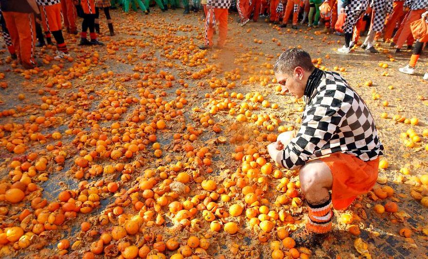 Cuộc chiến ném cam và 10 lễ hội quái đản nhất thế giới-12