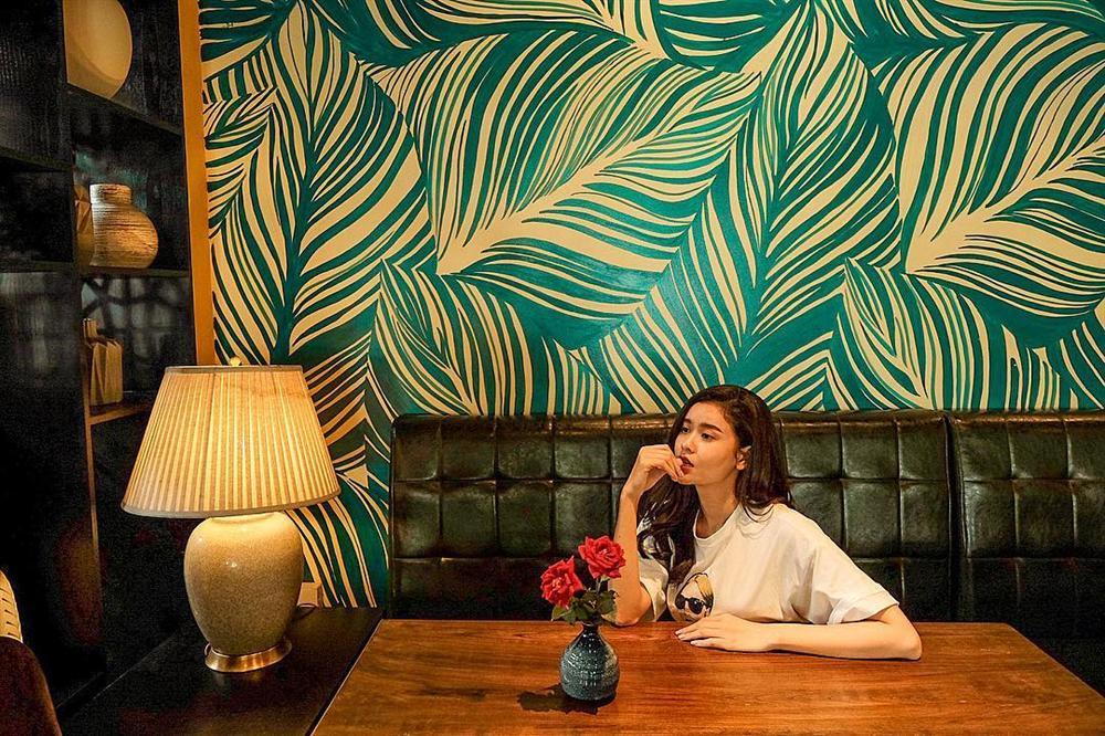 Kỳ Duyên thư giãn ngắm nhan sắc xinh đẹp trong gương sau ồn ào kinh doanh-12