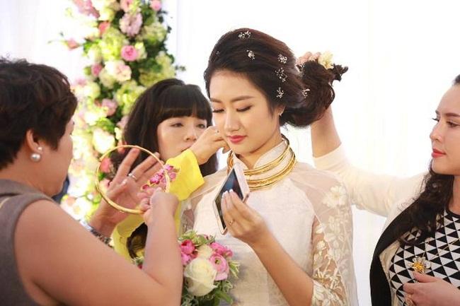 Những mỹ nhân Việt đeo vàng nặng trĩu, cưới đại gia thân thế khủng cỡ nào?-25