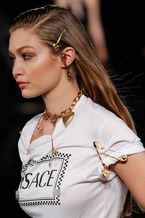 Ngờ đâu món phụ kiện 20 năm trước bỗng mốt trở lại-7