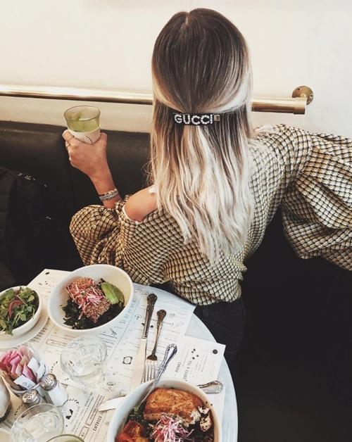 Ngờ đâu món phụ kiện 20 năm trước bỗng mốt trở lại-13