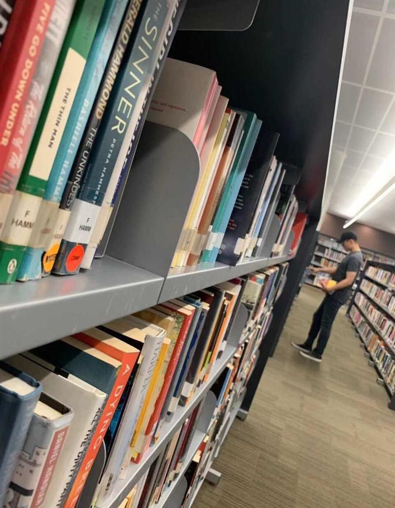 Tài tử Cao Vân Tường lầm lũi xuất hiện sau khi bị phong tỏa toàn bộ tài sản 10 triệu USD-1