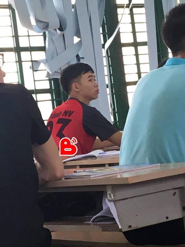 Chết cười với ảnh phiên bản đời thường của ĐT Việt Nam: Văn Toàn làm thợ xây, thầy Park an nhiên uống trà đá-3