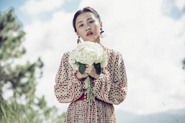 Văn Mai Hương để mặt mộc hóa cô dâu gợi cảm, chủ động cầu hôn bạn trai-2